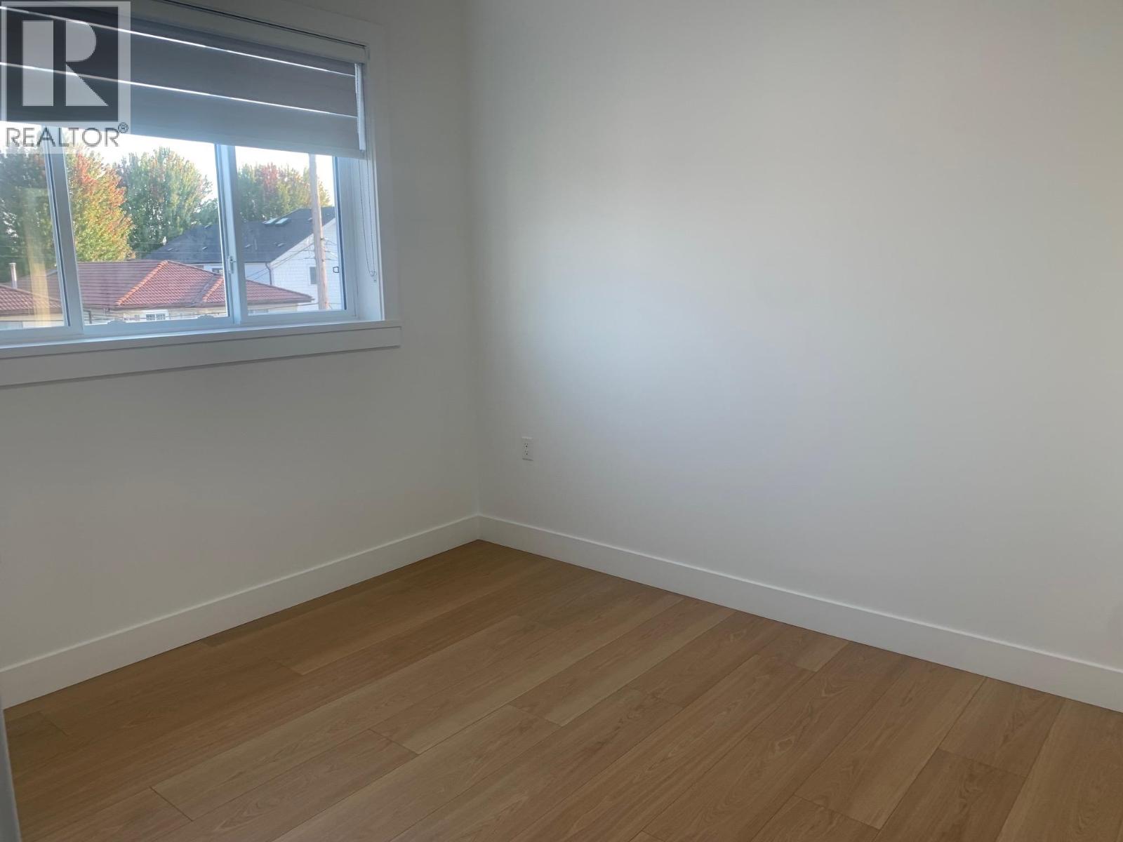 Photo 17 of 2 2074 E 50th Avenue, Vancouver BC