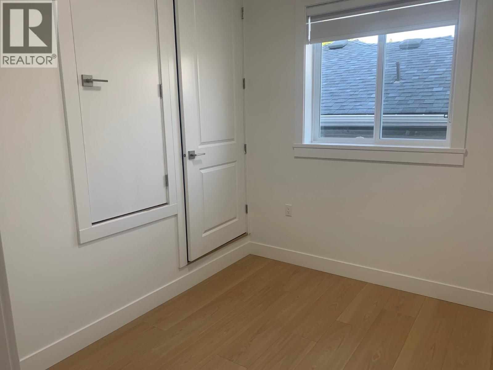 Photo 9 of 2 2074 E 50th Avenue, Vancouver BC