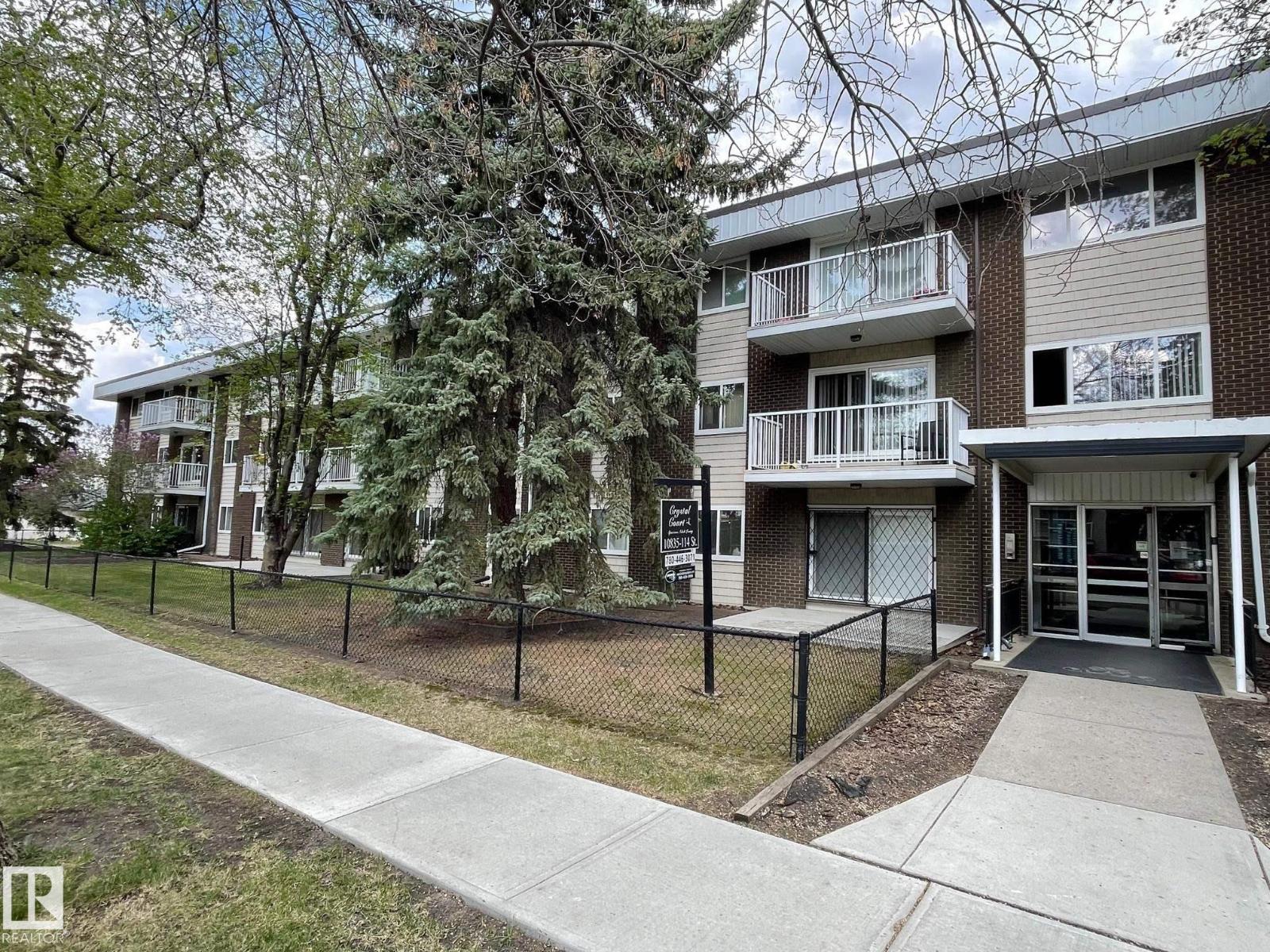 Photo 1 of 10835 114 St Nw, Edmonton AB
