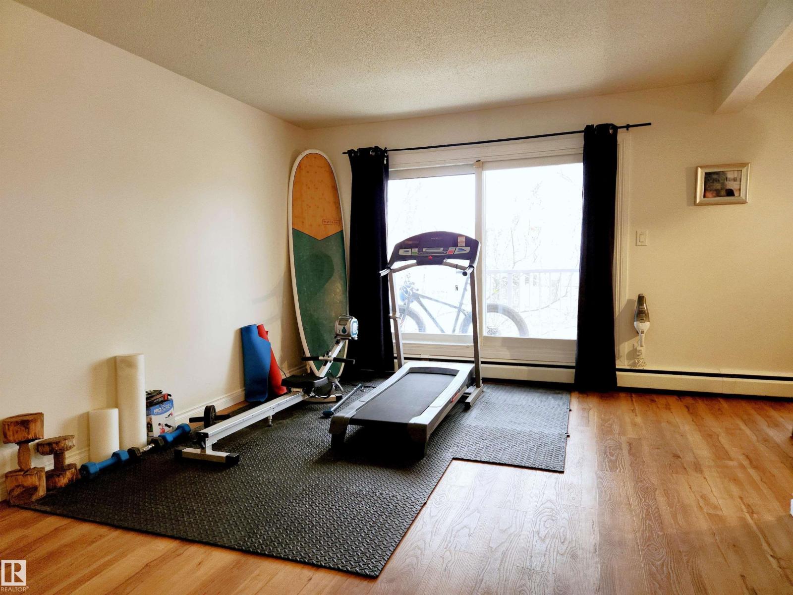 Photo 8 of 10835 114 St Nw, Edmonton AB