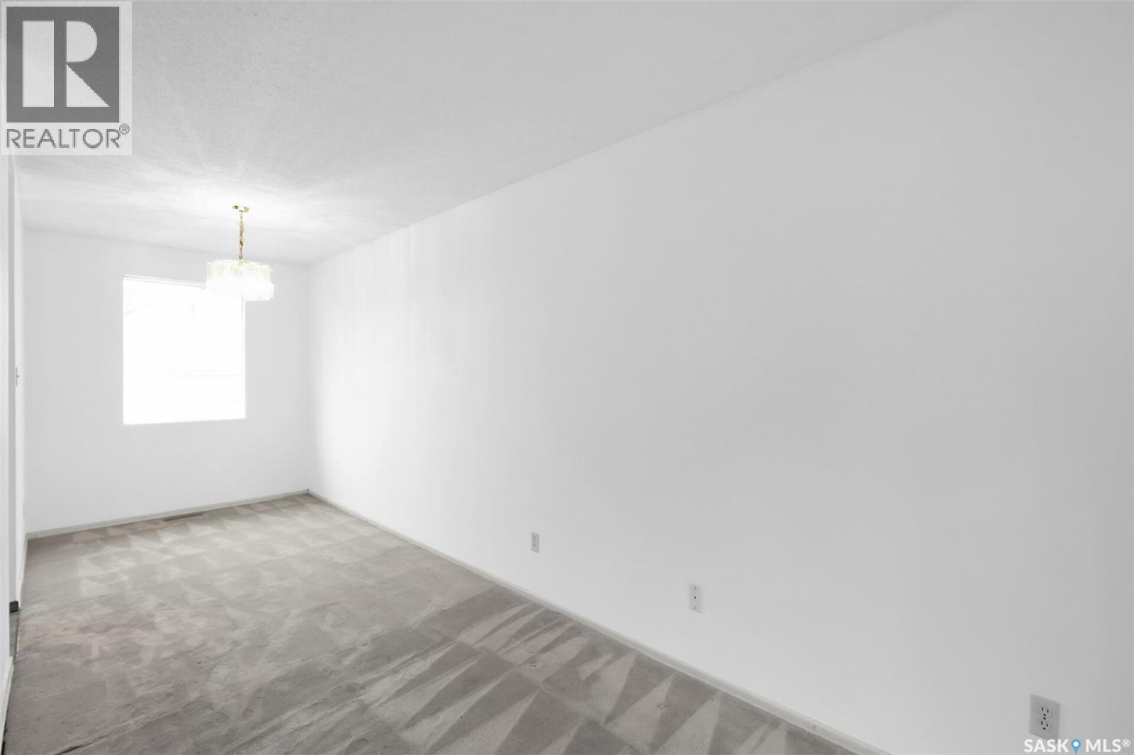 Photo 5 of 40 Richardson Crescent, Regina SK