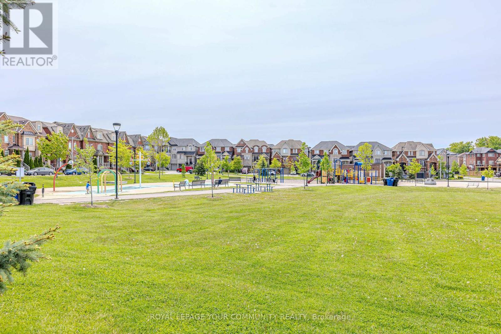 Photo 8 of 2 153 Isaac Devins Boulevard, Toronto ON