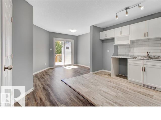 Photo 9 of 3941 38 St Nw, Edmonton AB