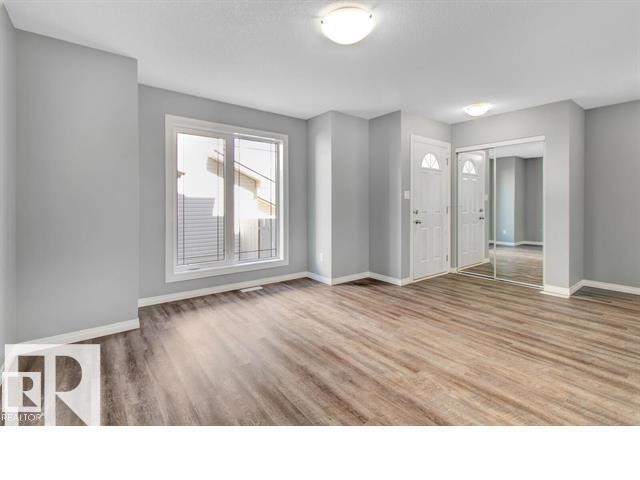 Photo 6 of 3941 38 St Nw, Edmonton AB
