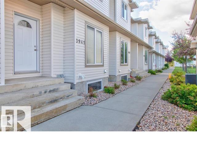Photo 3 of 3941 38 St Nw, Edmonton AB