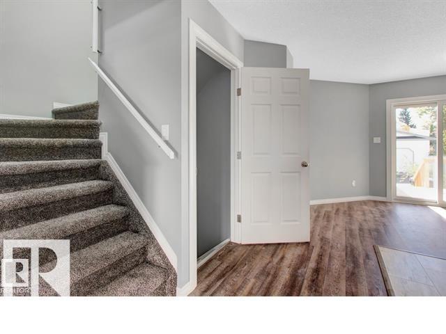 Photo 13 of 3941 38 St Nw, Edmonton AB