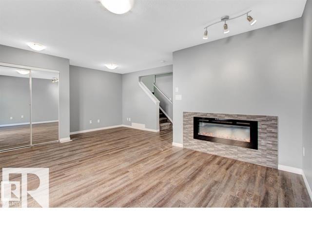 Photo 8 of 3941 38 St Nw, Edmonton AB