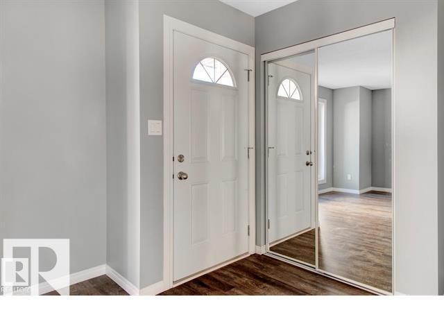 Photo 5 of 3941 38 St Nw, Edmonton AB