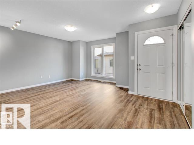 Photo 7 of 3941 38 St Nw, Edmonton AB
