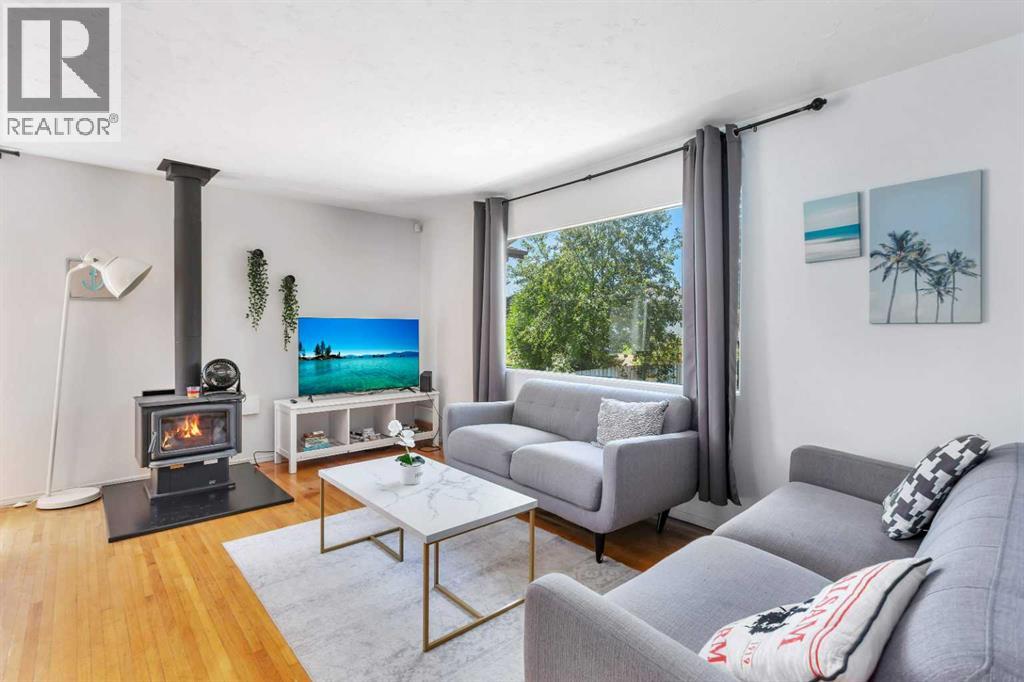 Photo 4 of 5031 52 Street, Sylvan Lake AB