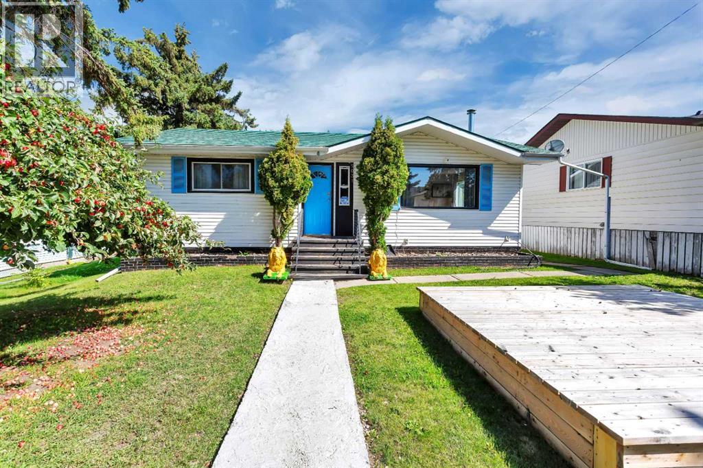 Photo 1 of 5031 52 Street, Sylvan Lake AB