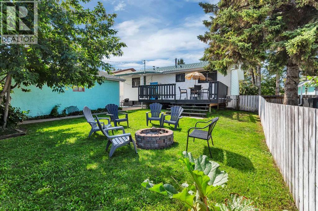 Photo 3 of 5031 52 Street, Sylvan Lake AB