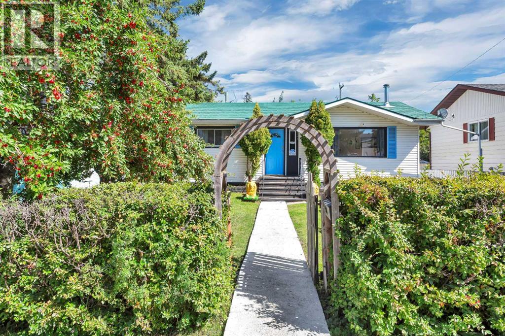 Photo 25 of 5031 52 Street, Sylvan Lake AB
