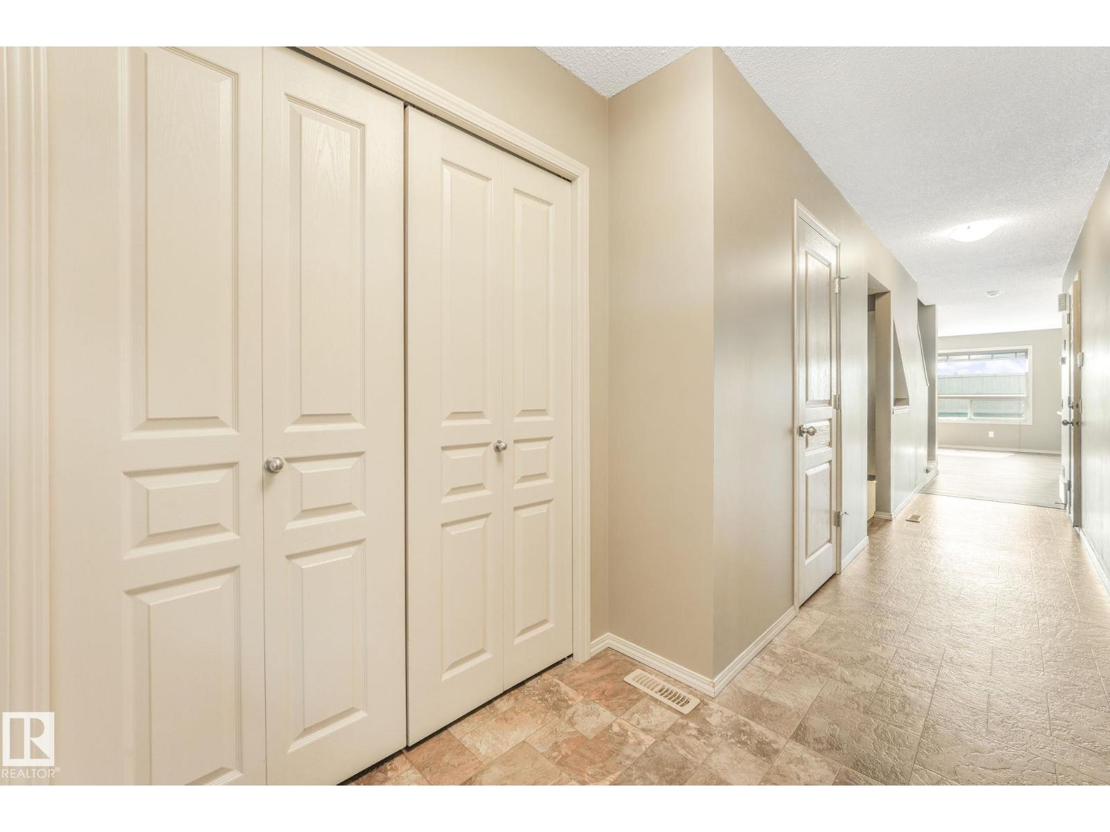 Photo 7 of 7013 Cardinal Wy Sw, Edmonton AB