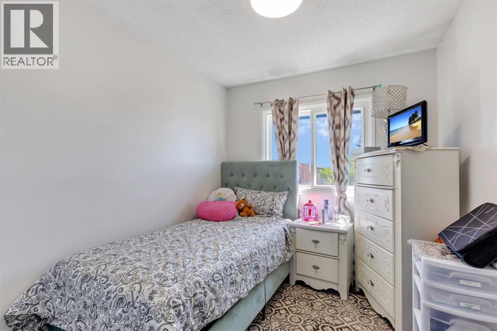 Single Family House 4 Level for Sale in    Street NE Marlborough Calgary 