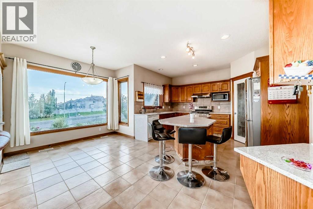 Photo 11 of 75 Hampstead Way Nw, Calgary AB