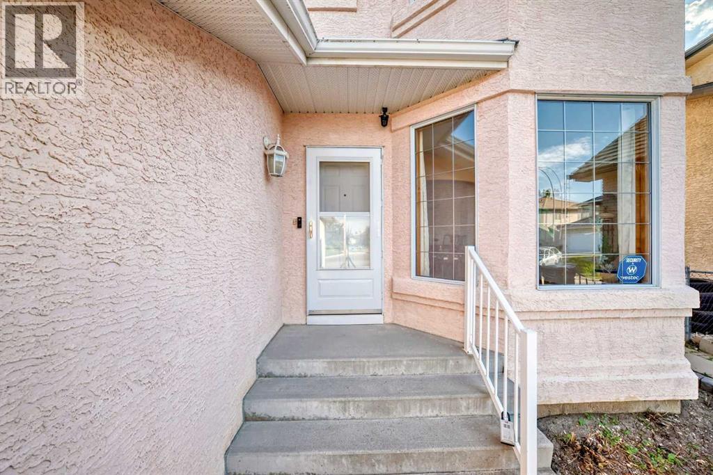 Photo 2 of 75 Hampstead Way Nw, Calgary AB
