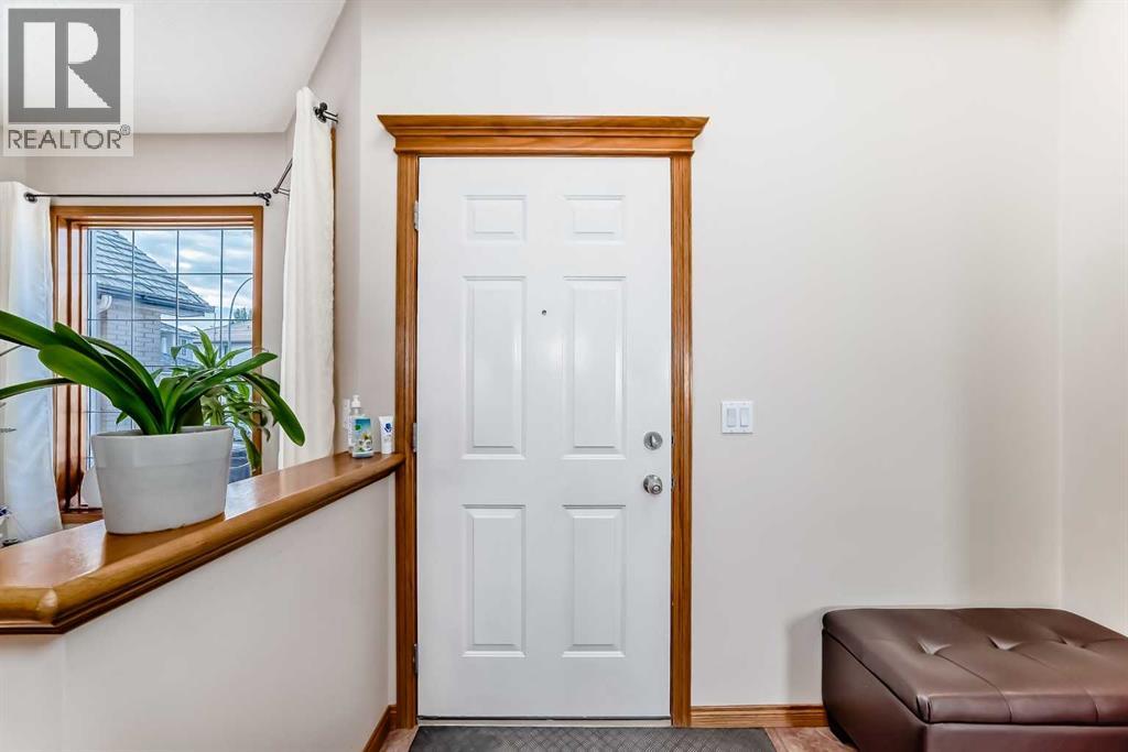 Photo 3 of 75 Hampstead Way Nw, Calgary AB
