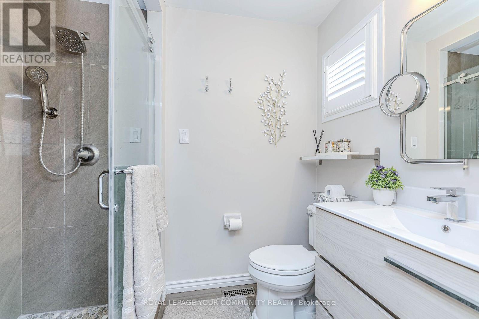Photo 32 of 78 Tania Crescent, Vaughan ON