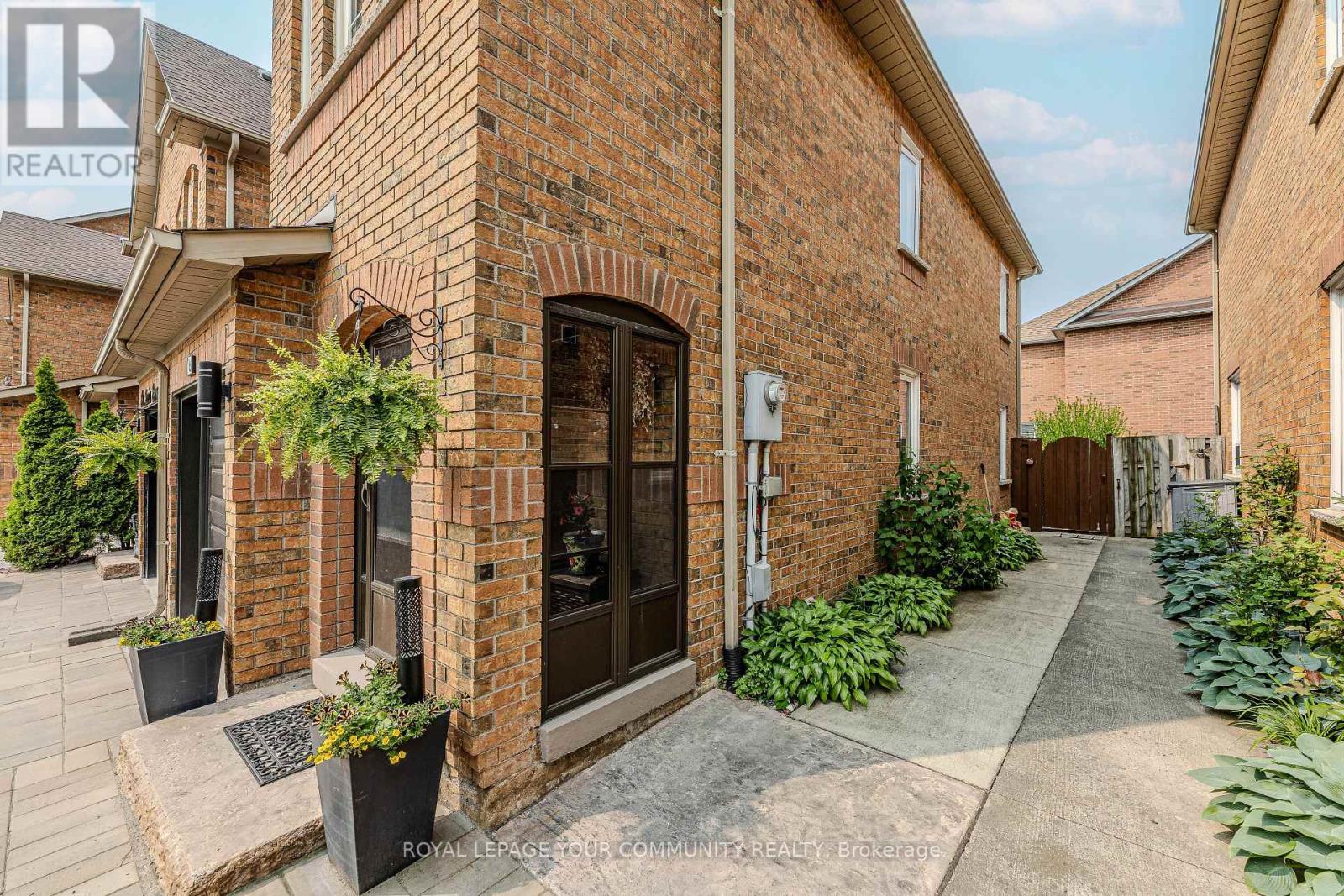 Photo 4 of 78 Tania Crescent, Vaughan ON