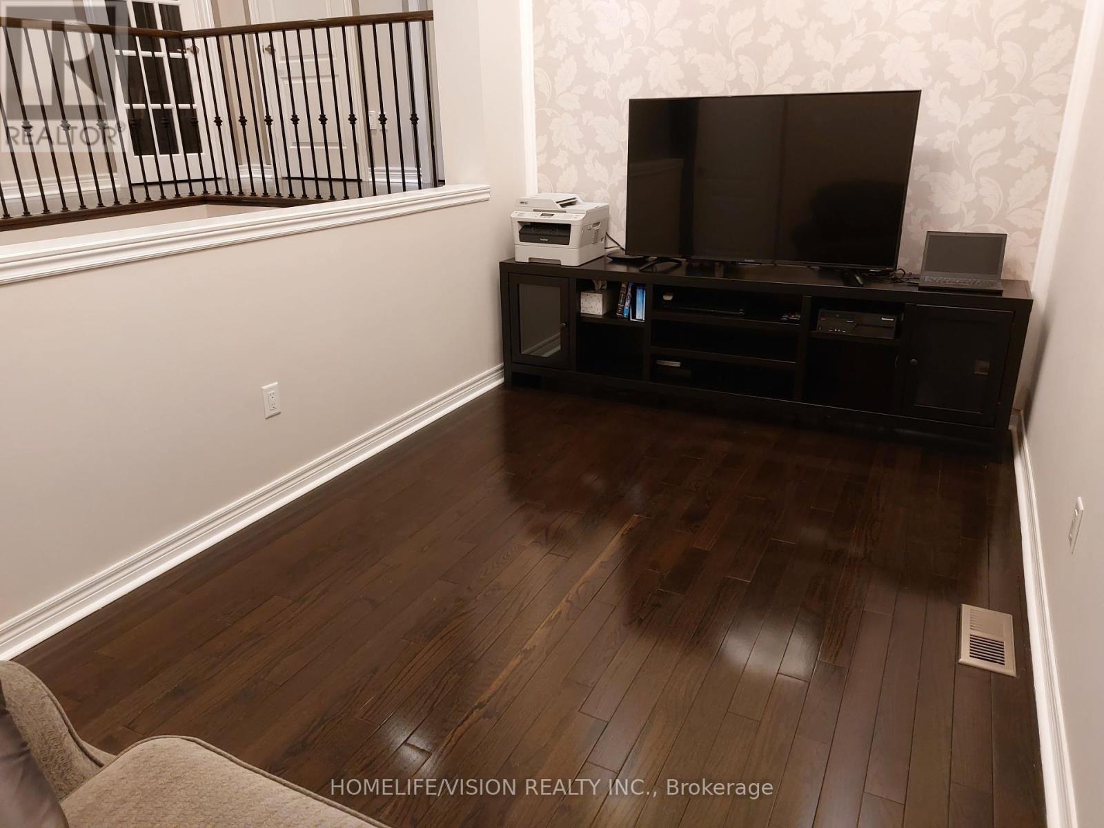 Photo 12 of 26 Ascalon Drive, Vaughan ON