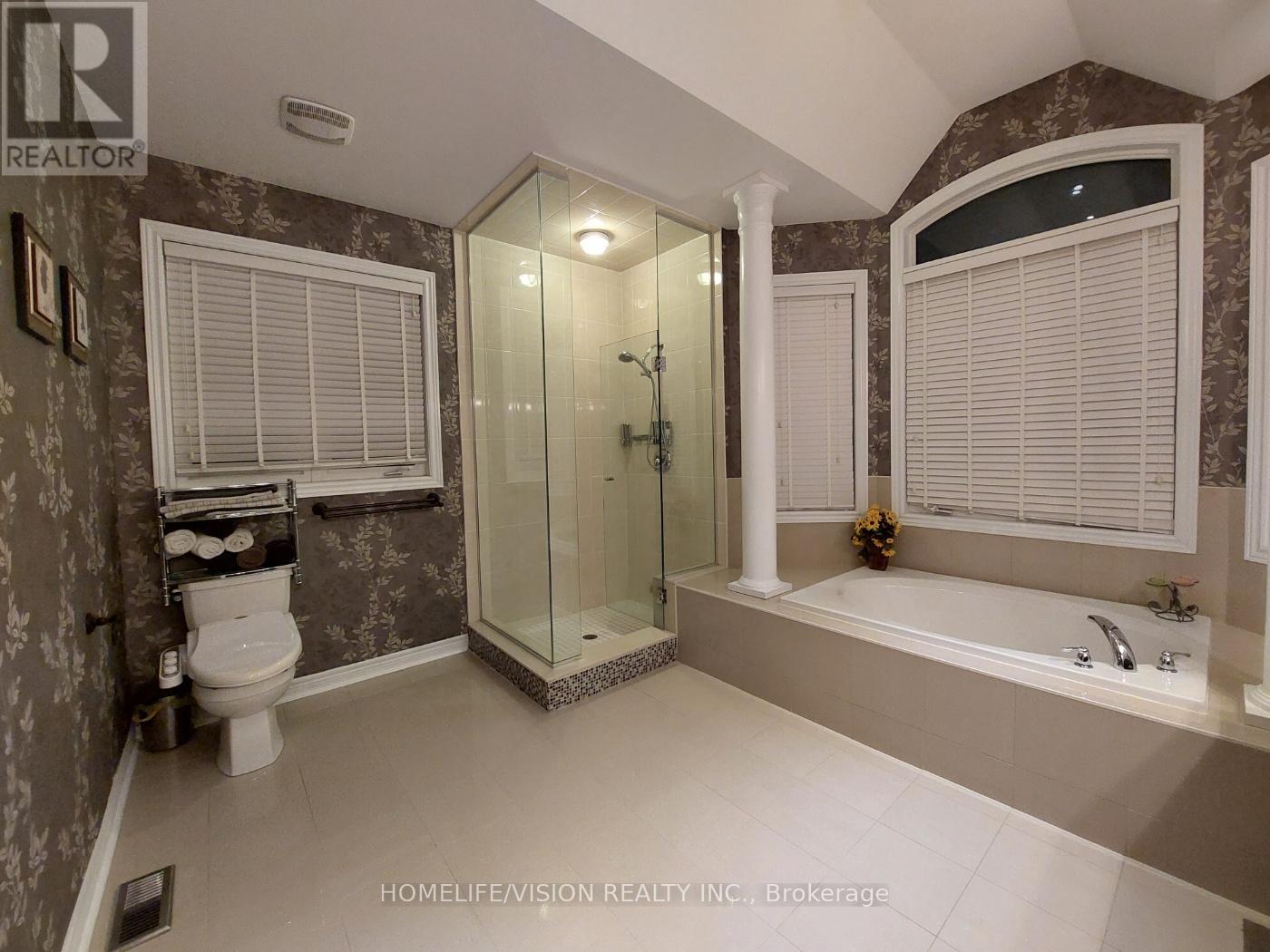 Photo 16 of 26 Ascalon Drive, Vaughan ON