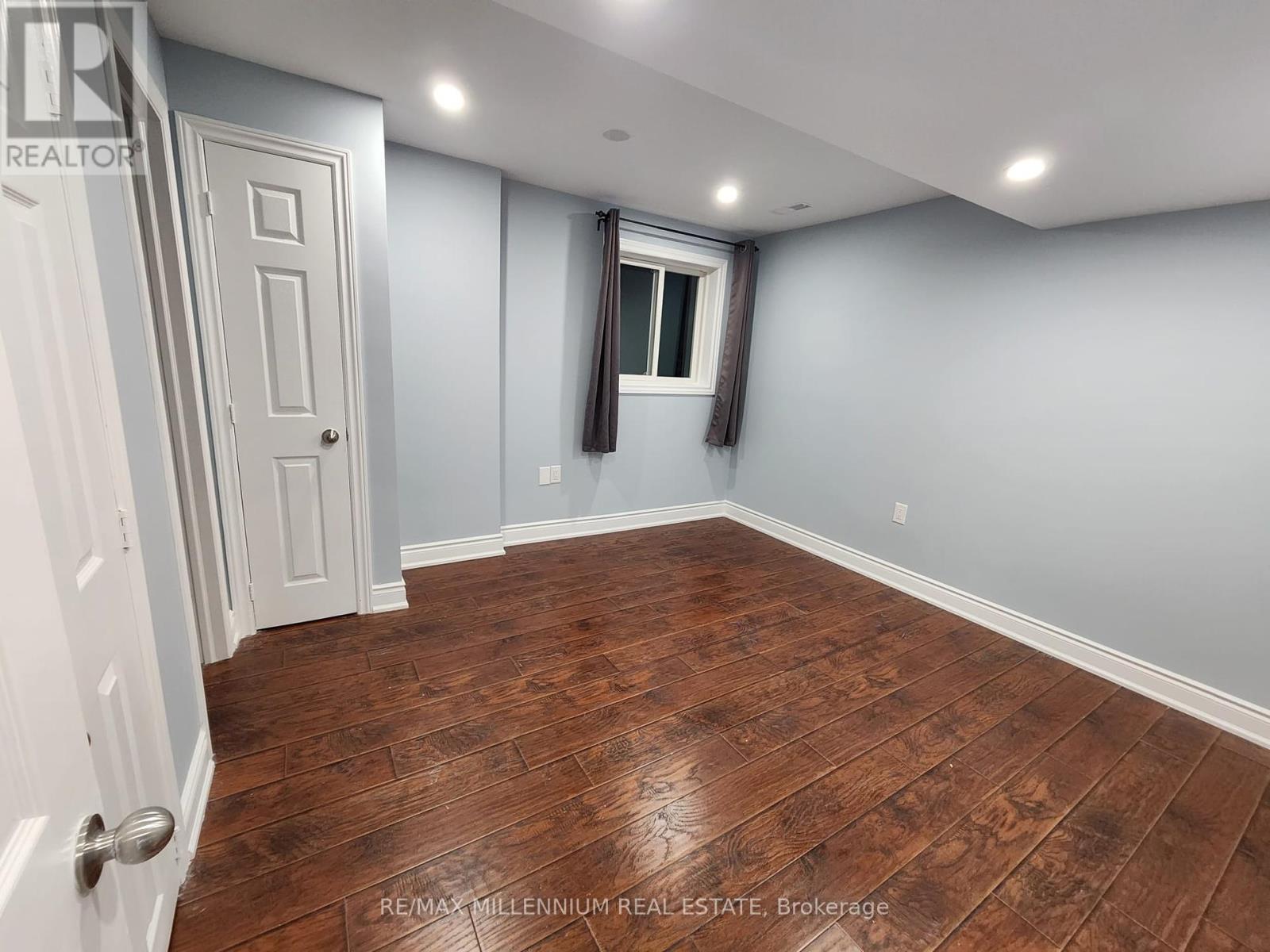 Photo 14 of 116 Summerset Drive, Barrie ON