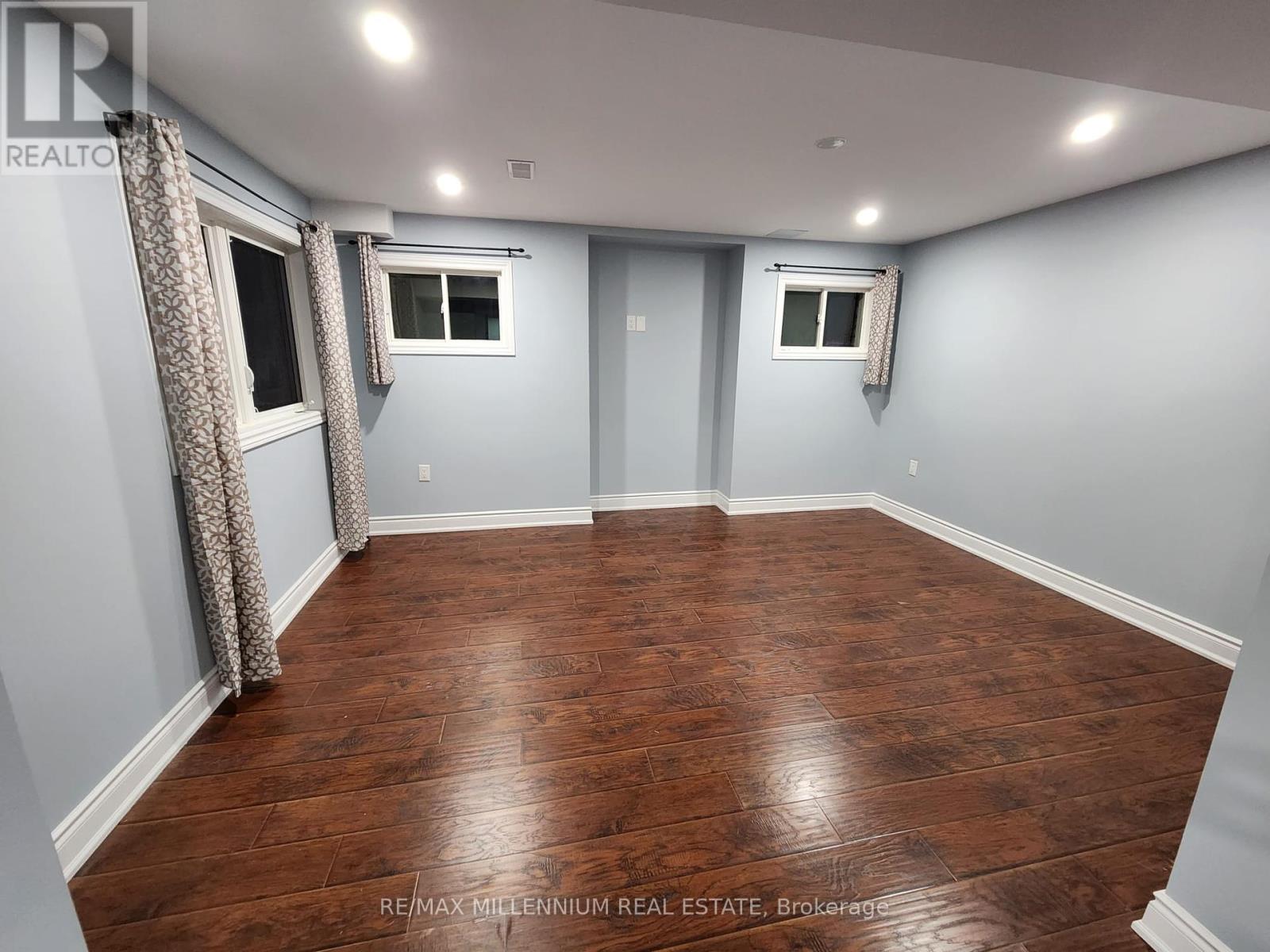 Photo 7 of 116 Summerset Drive, Barrie ON