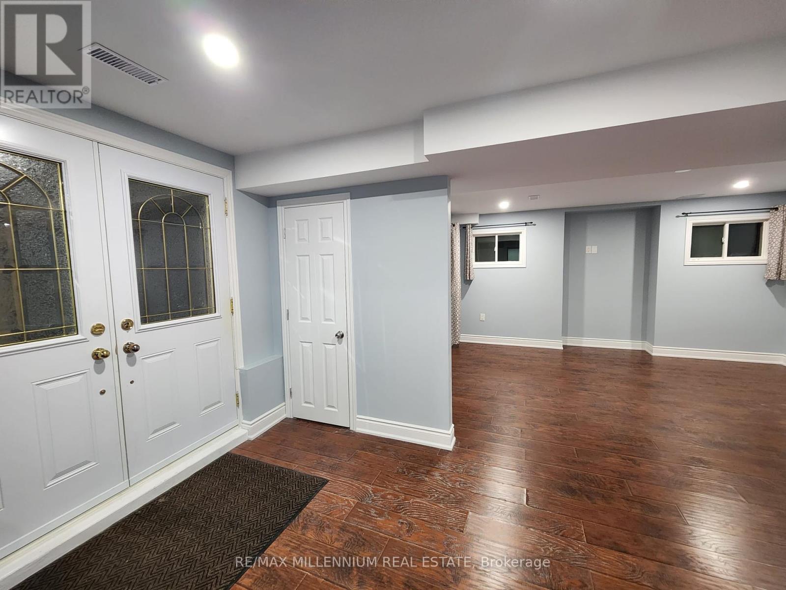Photo 3 of 116 Summerset Drive, Barrie ON