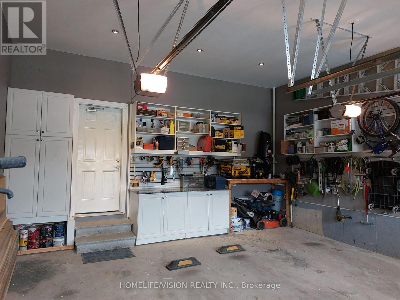 Photo 27 of 26 Ascalon Drive, Vaughan ON