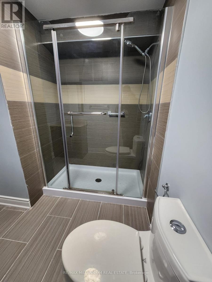 Photo 17 of 116 Summerset Drive, Barrie ON