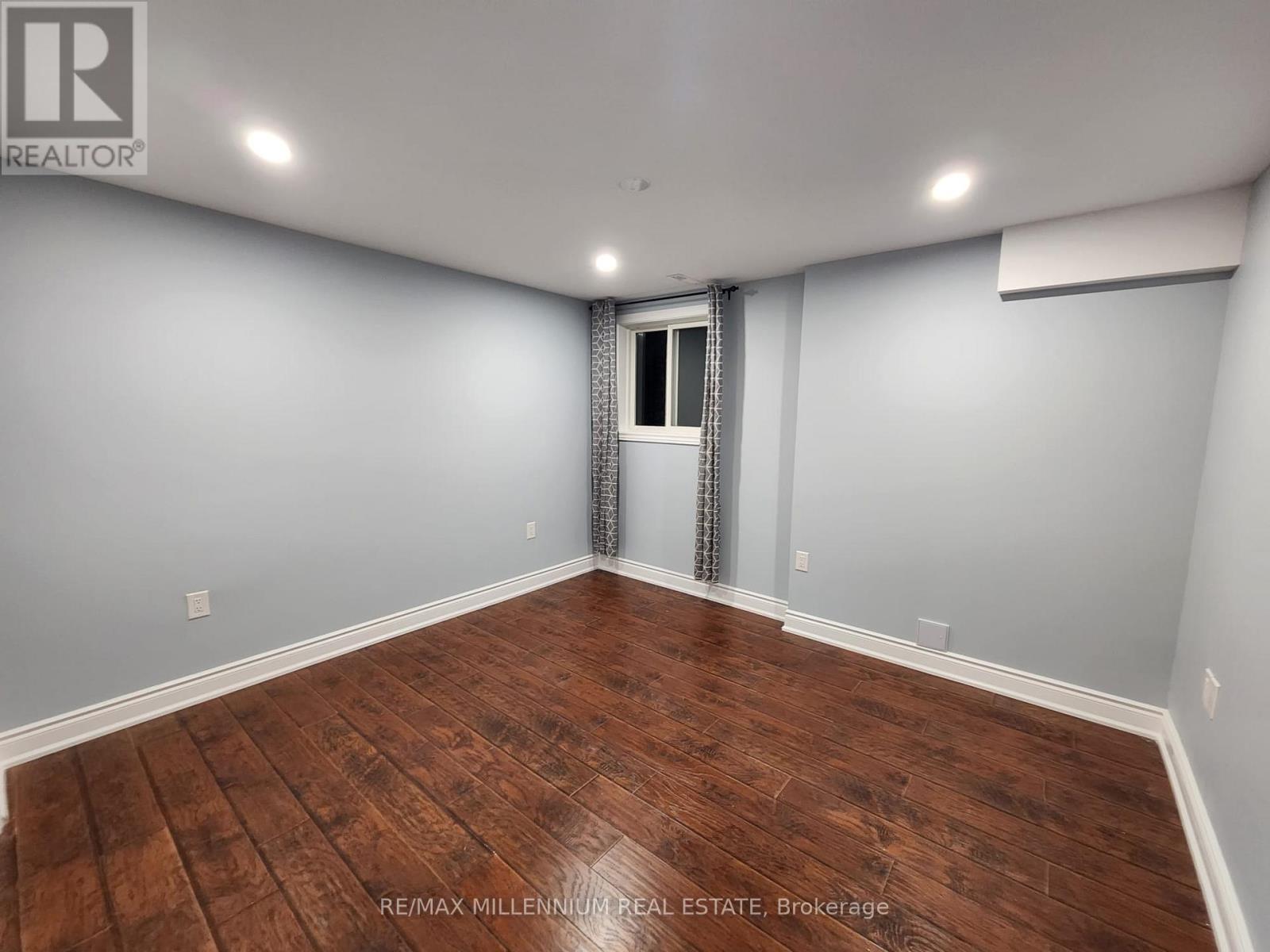 Photo 15 of 116 Summerset Drive, Barrie ON