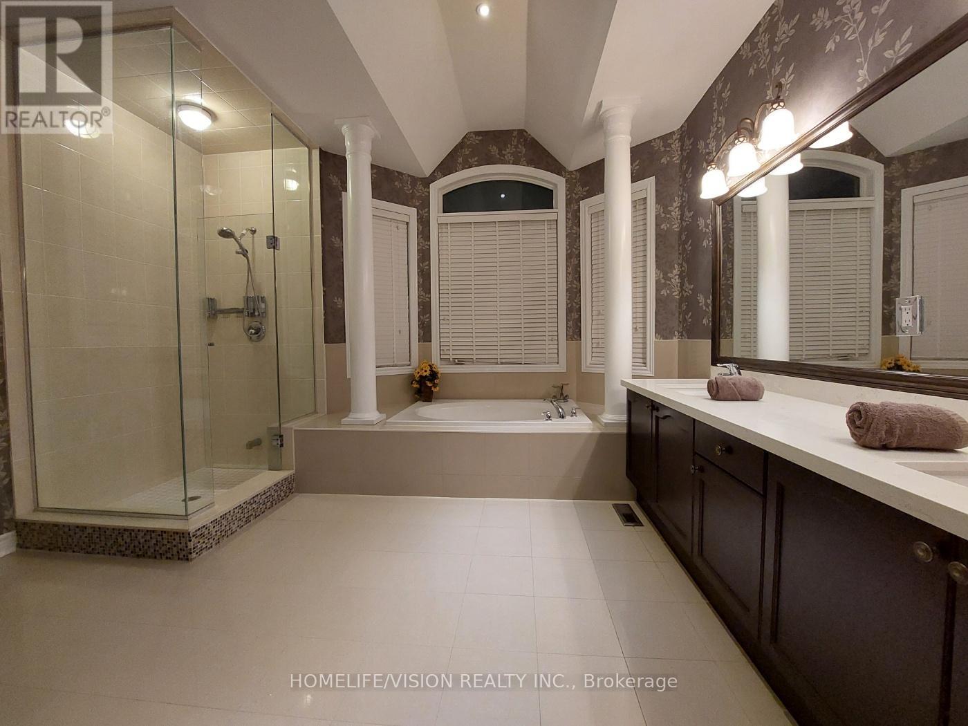Photo 15 of 26 Ascalon Drive, Vaughan ON