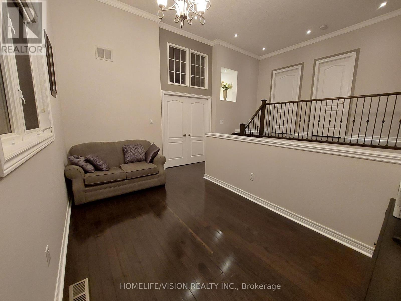 Photo 13 of 26 Ascalon Drive, Vaughan ON