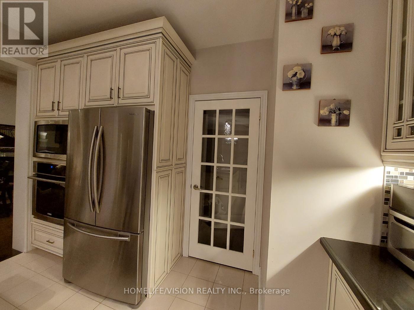 Photo 9 of 26 Ascalon Drive, Vaughan ON