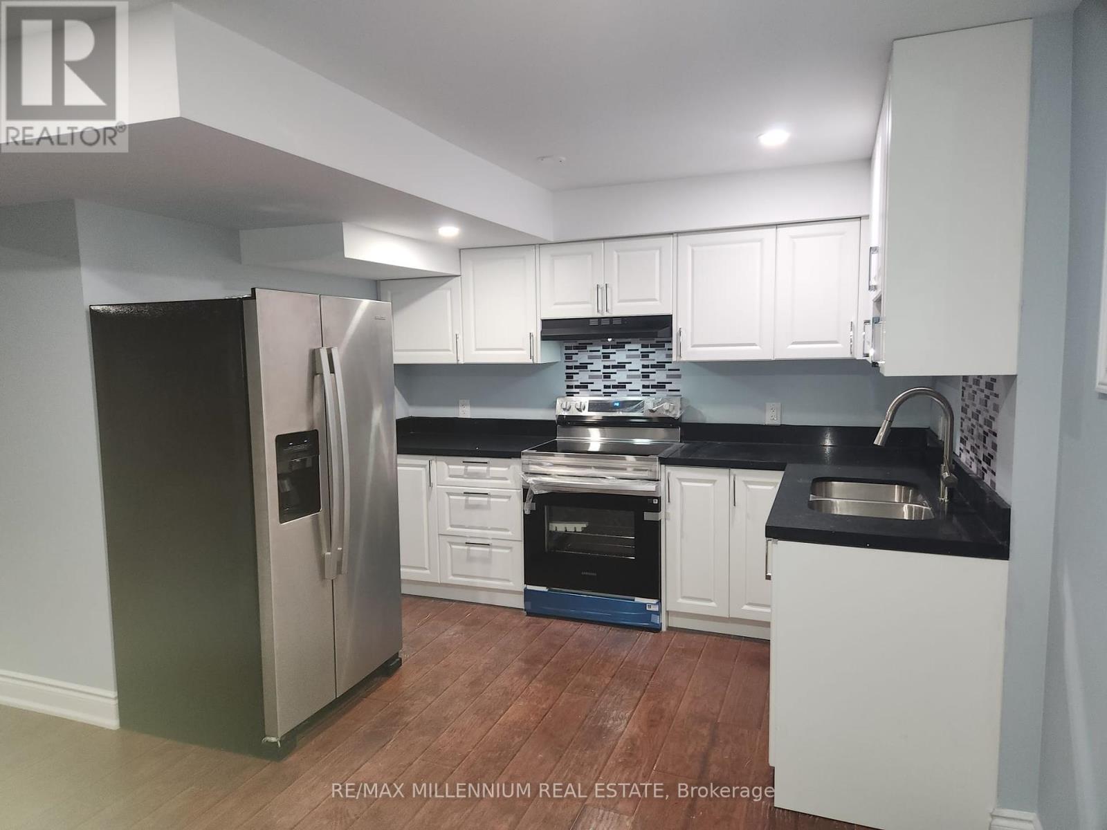 Photo 4 of 116 Summerset Drive, Barrie ON