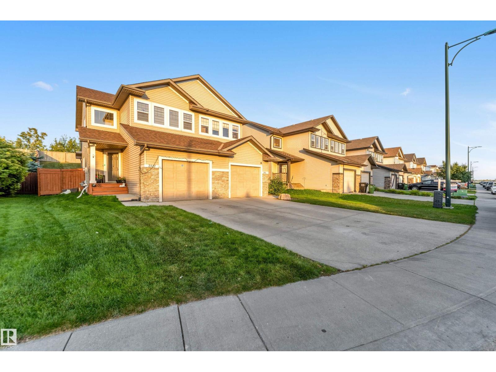 Photo 3 of 3537 11 St Nw, Edmonton AB