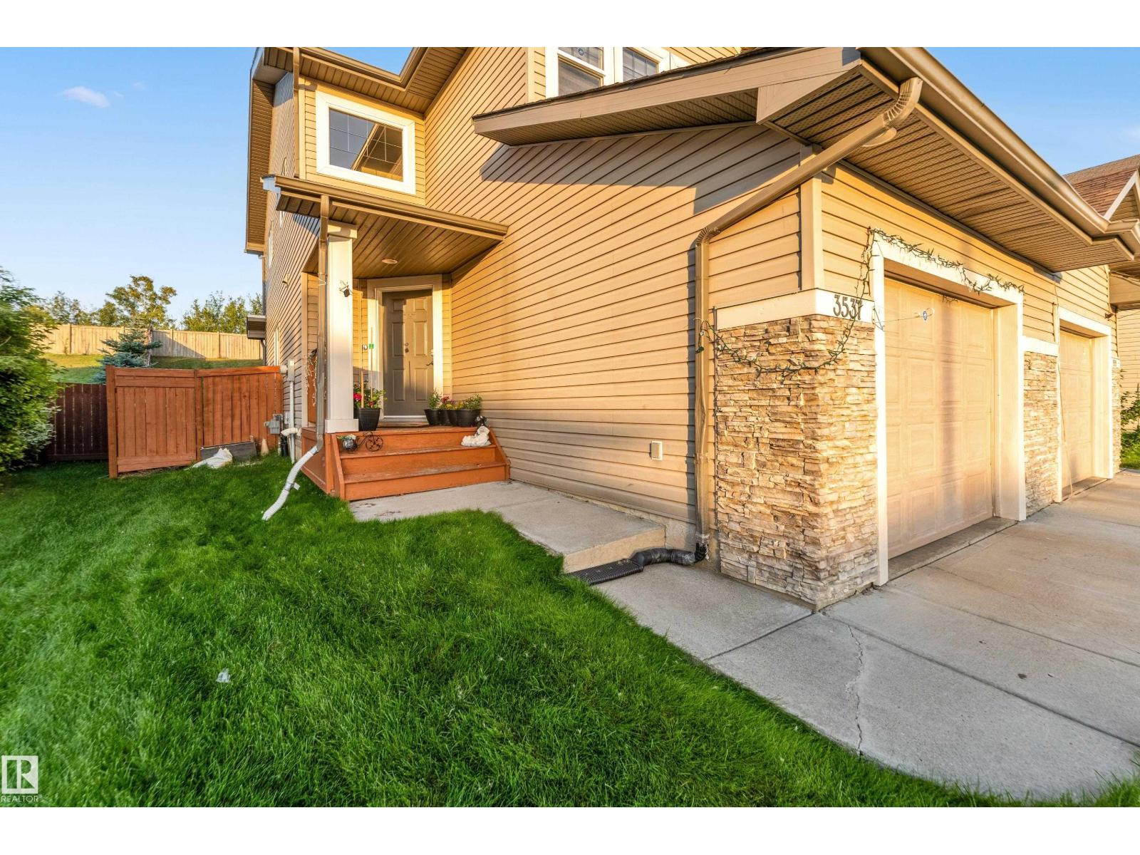Photo 4 of 3537 11 St Nw, Edmonton AB
