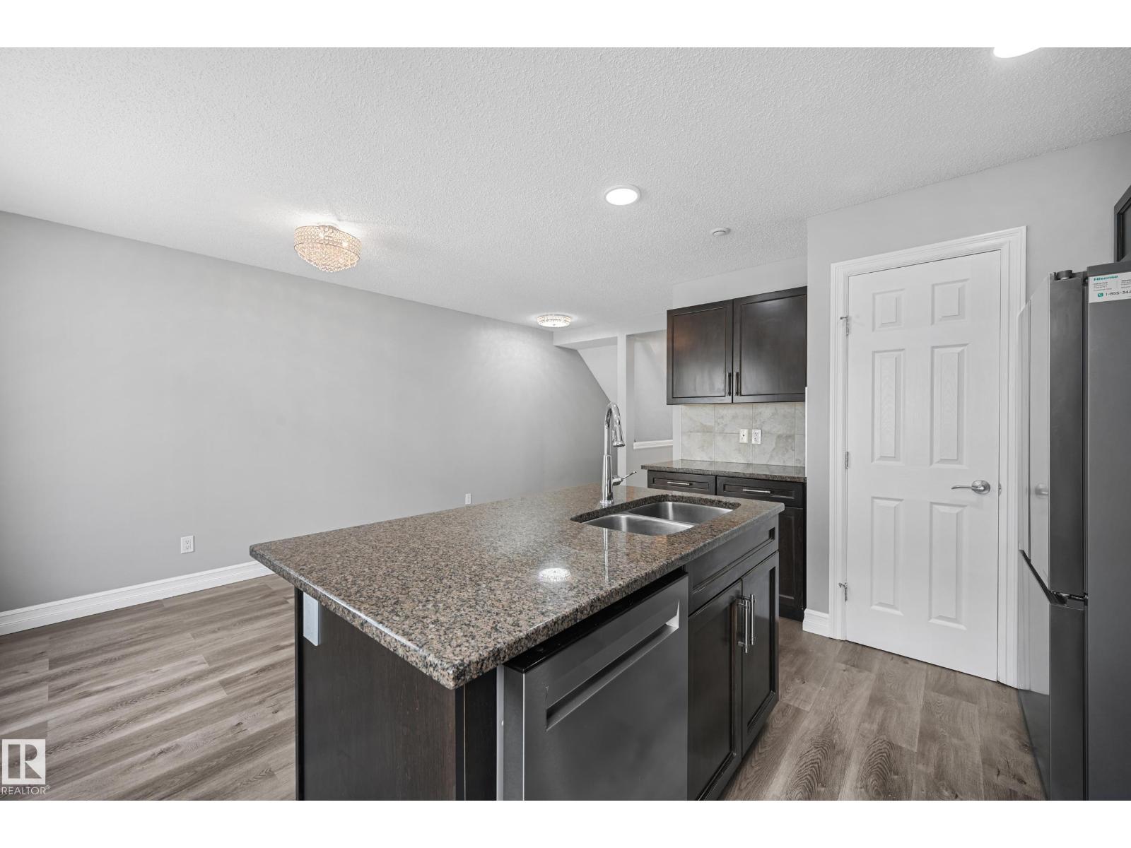 Photo 10 of 52 14621 121 St Nw, Edmonton AB