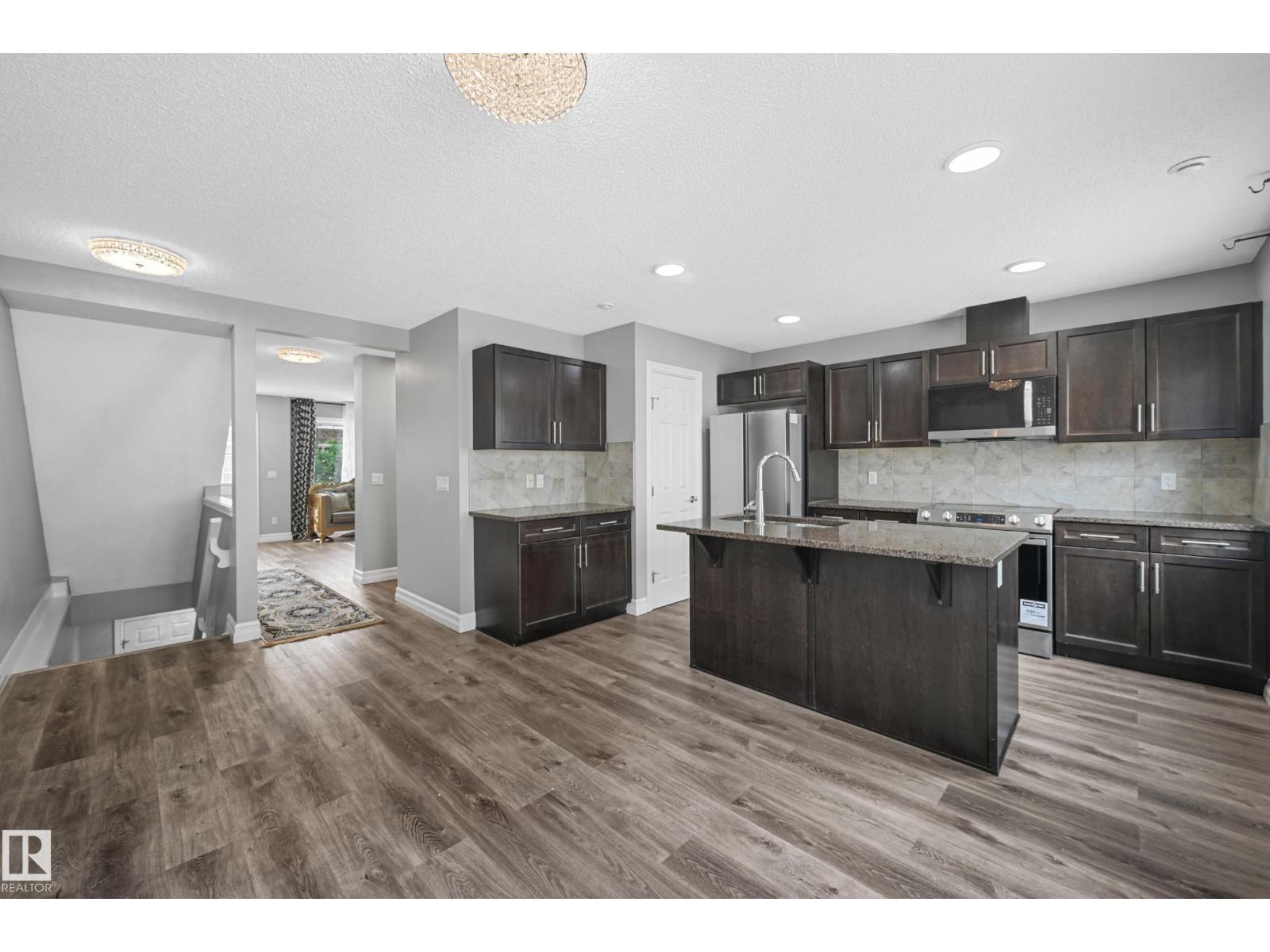 Photo 12 of 52 14621 121 St Nw, Edmonton AB