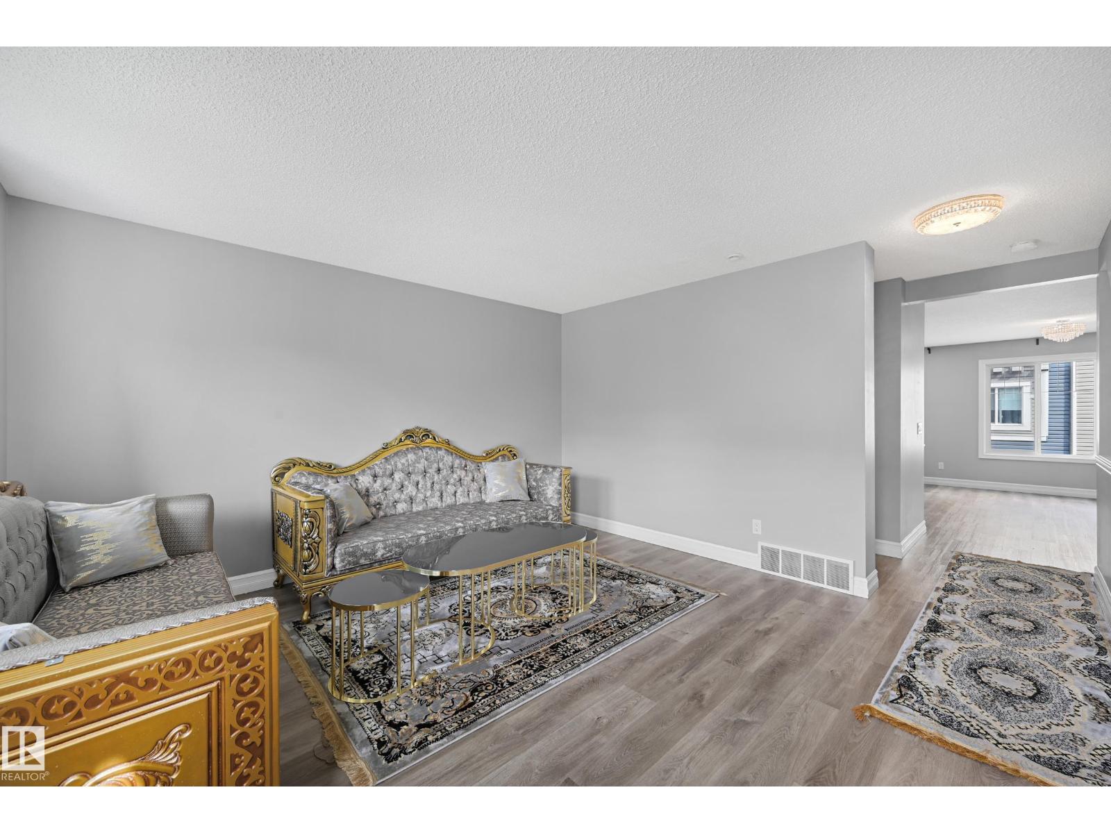Photo 2 of 52 14621 121 St Nw, Edmonton AB