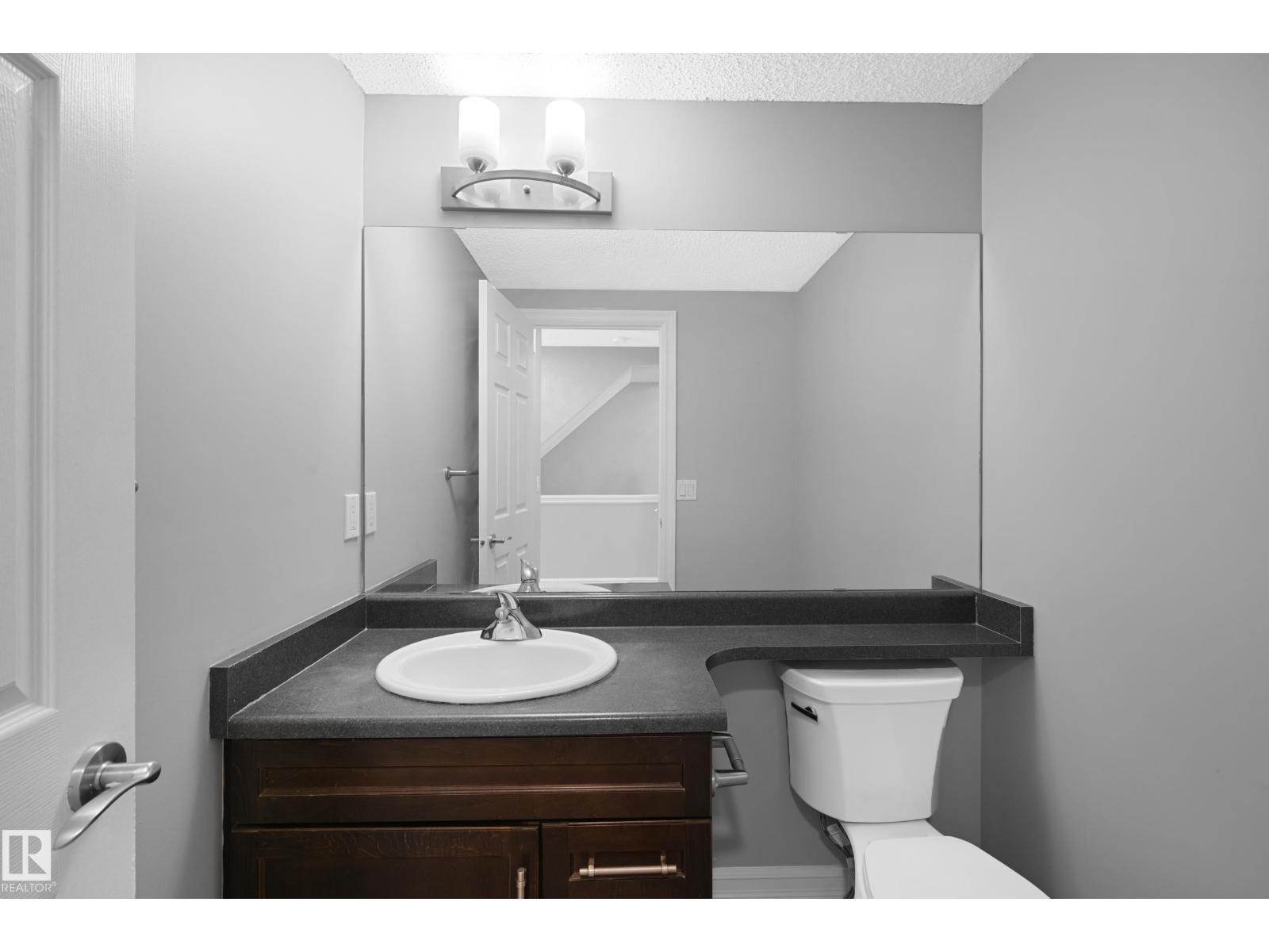 Photo 6 of 52 14621 121 St Nw, Edmonton AB
