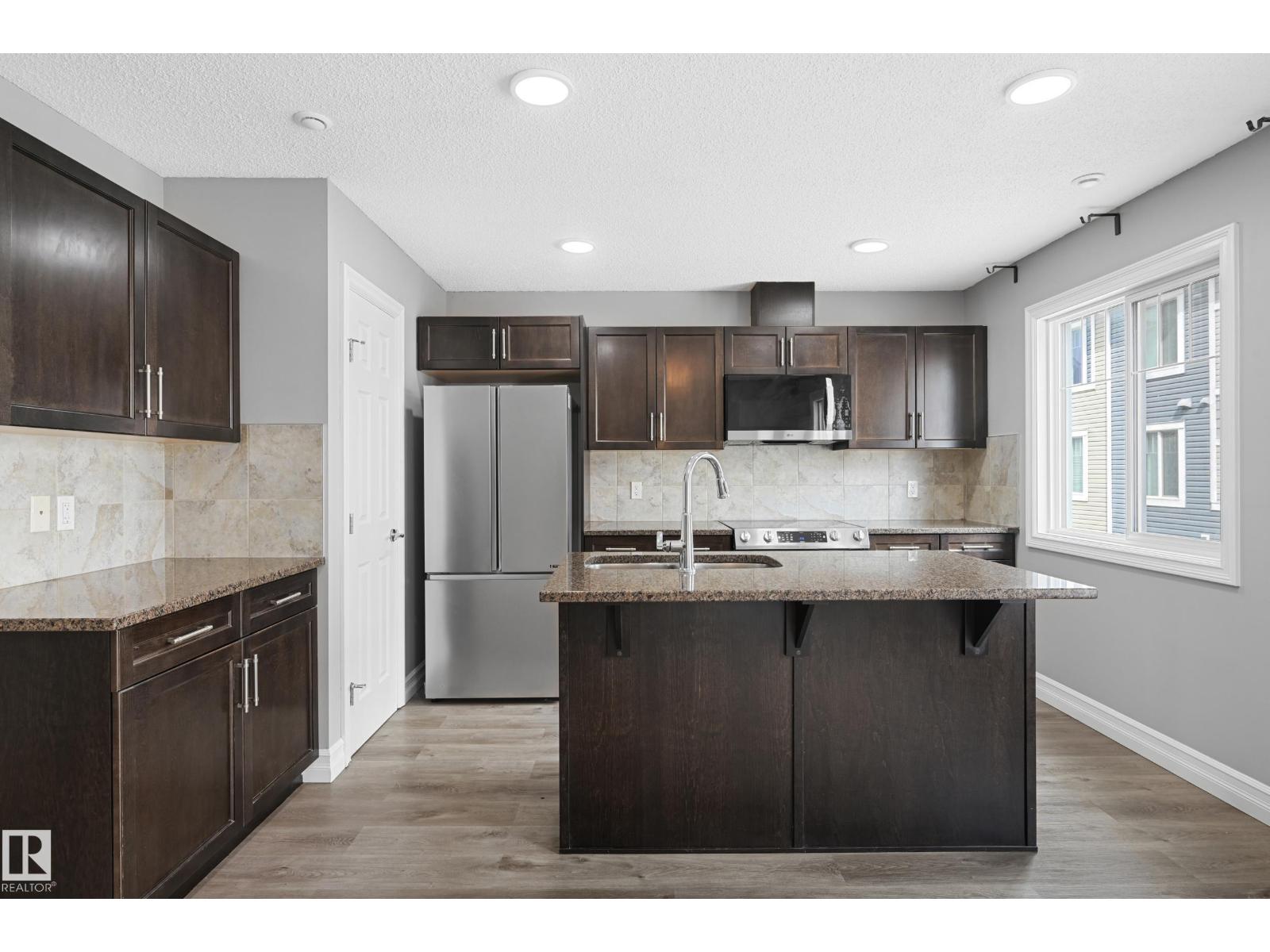 Photo 8 of 52 14621 121 St Nw, Edmonton AB