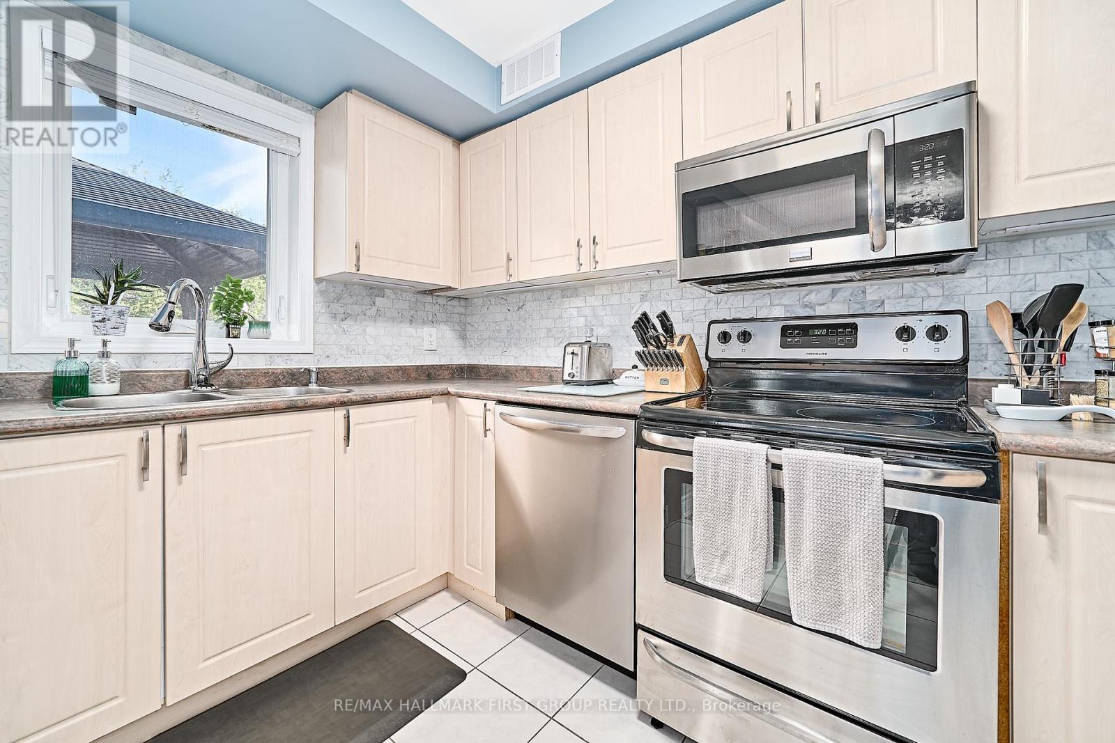 Photo 17 of 1089 Tilbury Street, Oshawa ON