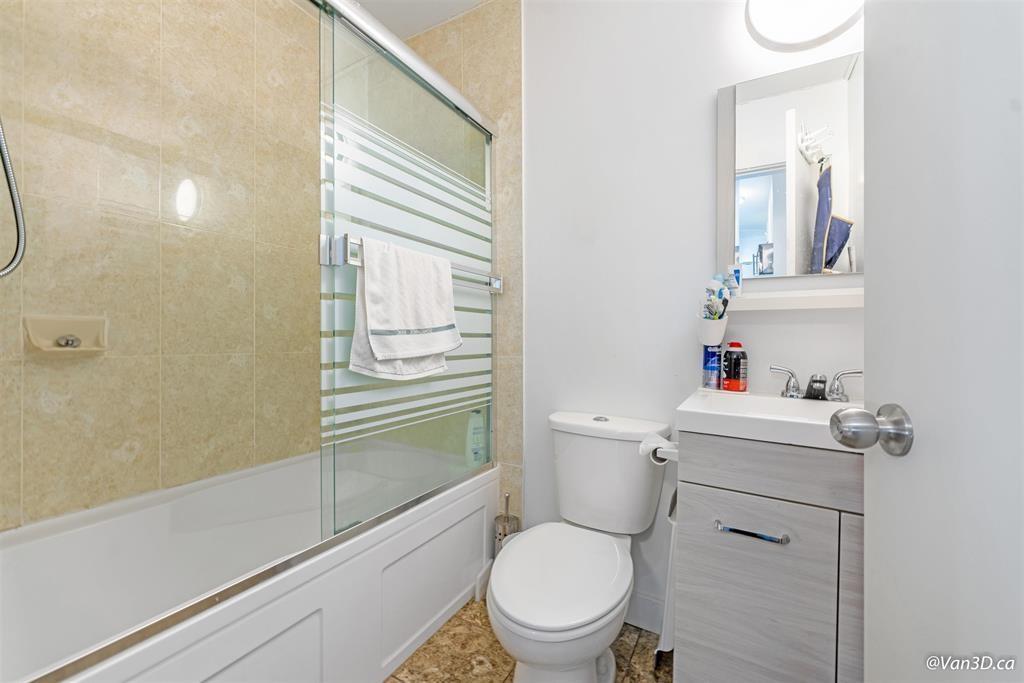 Photo 18 of 16123 86 Avenue, Surrey BC