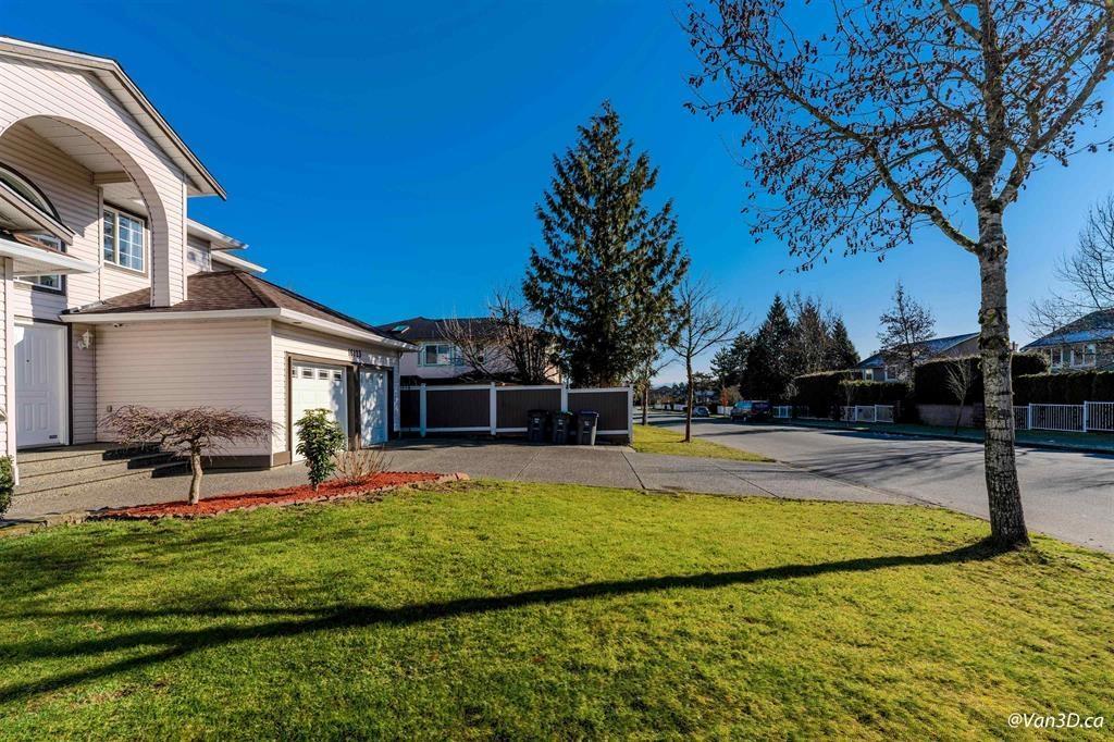 Photo 3 of 16123 86 Avenue, Surrey BC