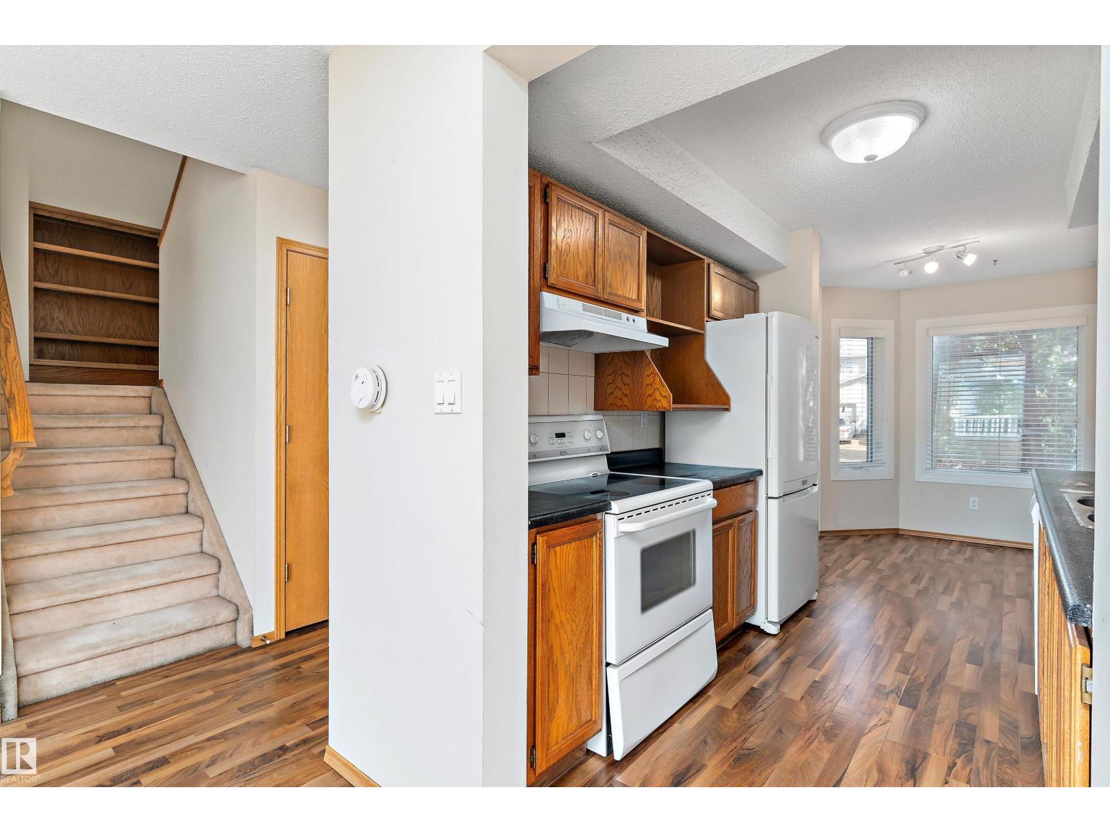 Photo 16 of 28 3520 60 St Nw, Edmonton AB