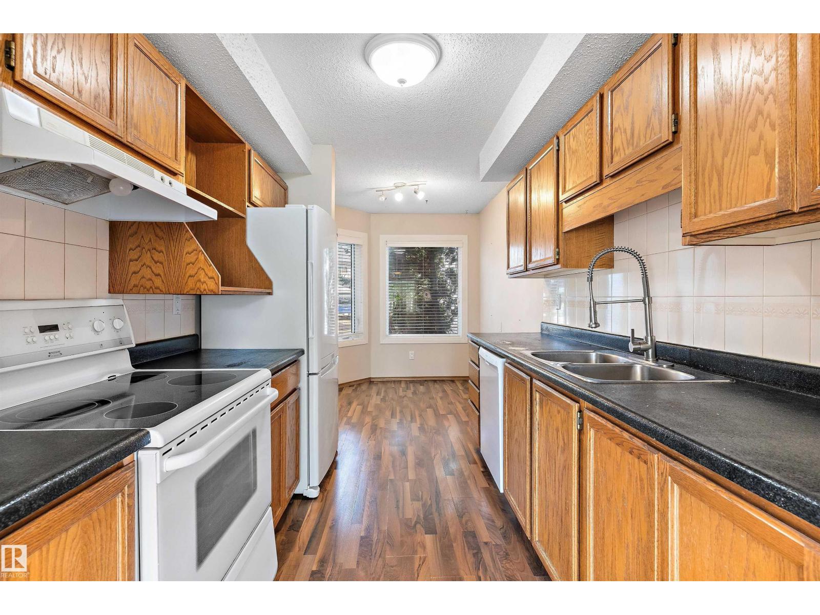 Photo 14 of 28 3520 60 St Nw, Edmonton AB
