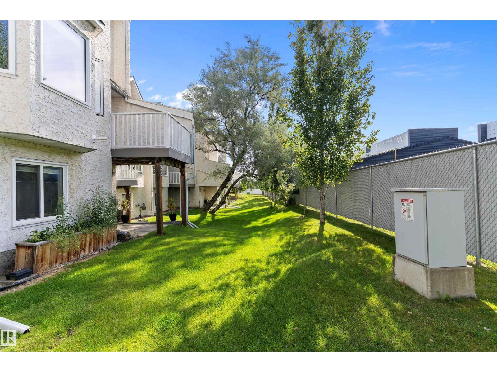 Photo 5 of 28 3520 60 St Nw, Edmonton AB