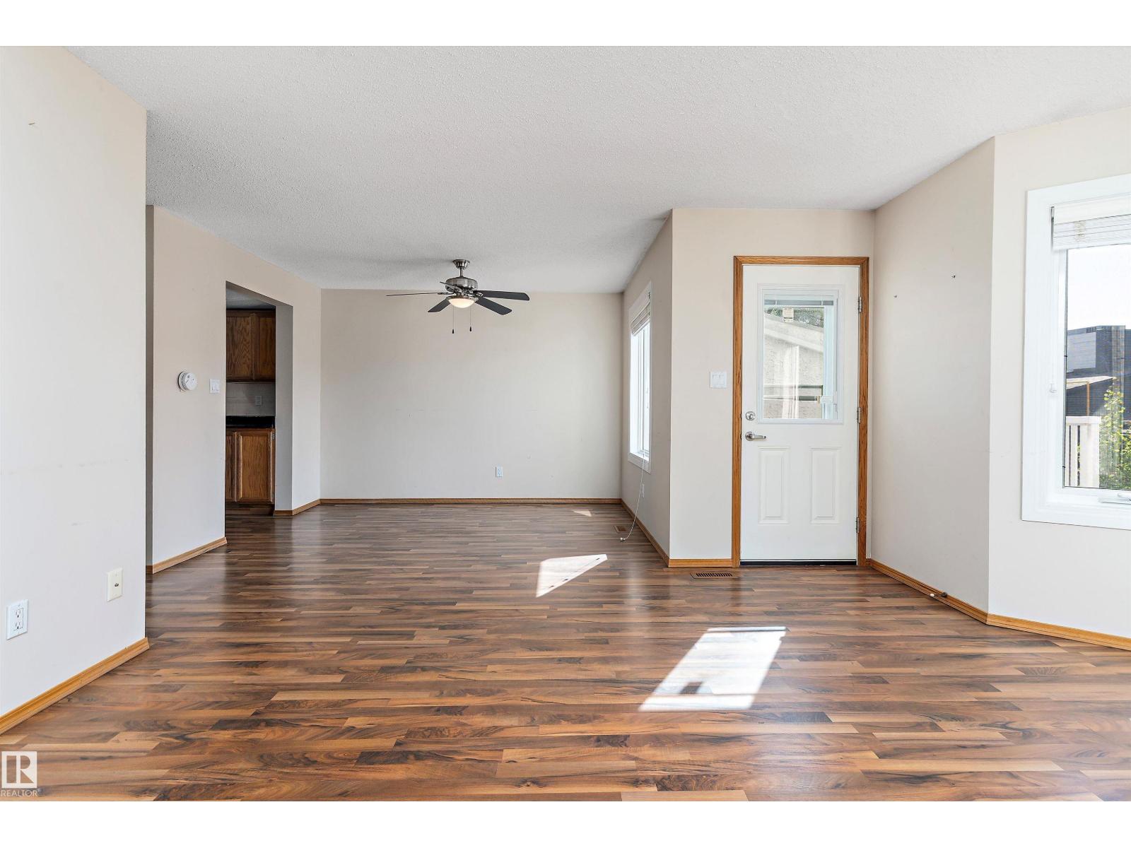 Photo 21 of 28 3520 60 St Nw, Edmonton AB